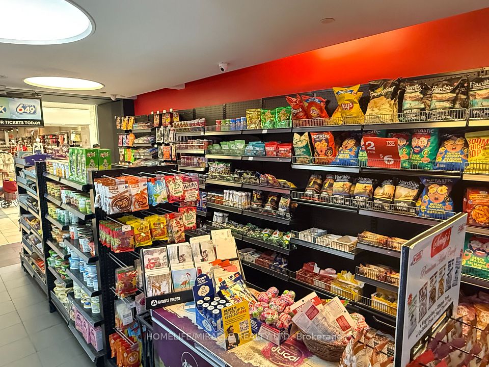 900 Dufferin Street W 580, Toronto, ON M6H 4A9