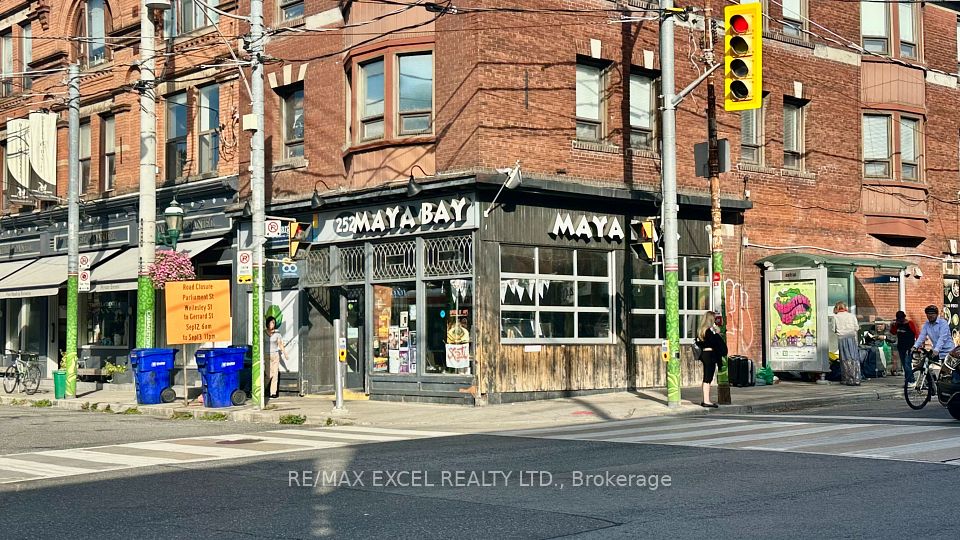 252 Carlton Street, Toronto, ON M5A 2L3