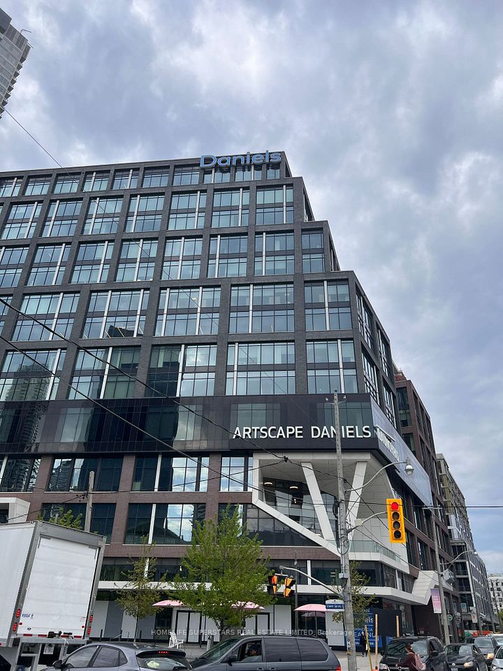 130 Queens Quay E 717, Toronto, ON M5A 0P6