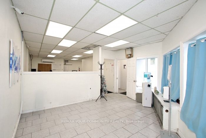 617 Vaughn Road, Toronto, ON M6C 2R4