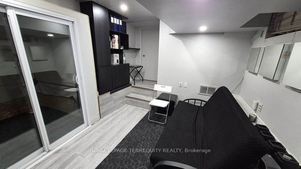 293 Eglinton Avenue E Lower, Toronto, ON M4P 1L3