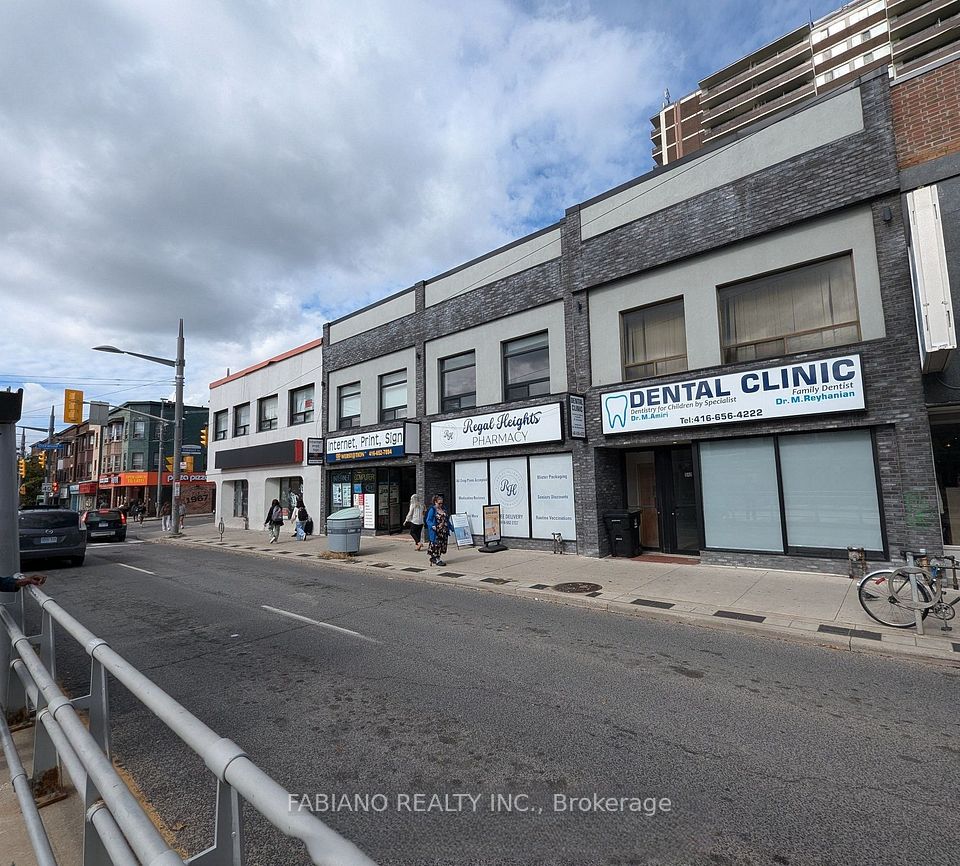 944 St Clair Avenue W, Toronto, ON M6E 2V1