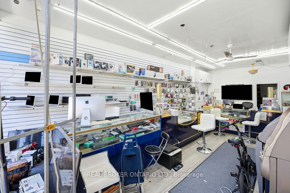 1479 Eglinton Avenue W, Toronto, ON M6E 2G6