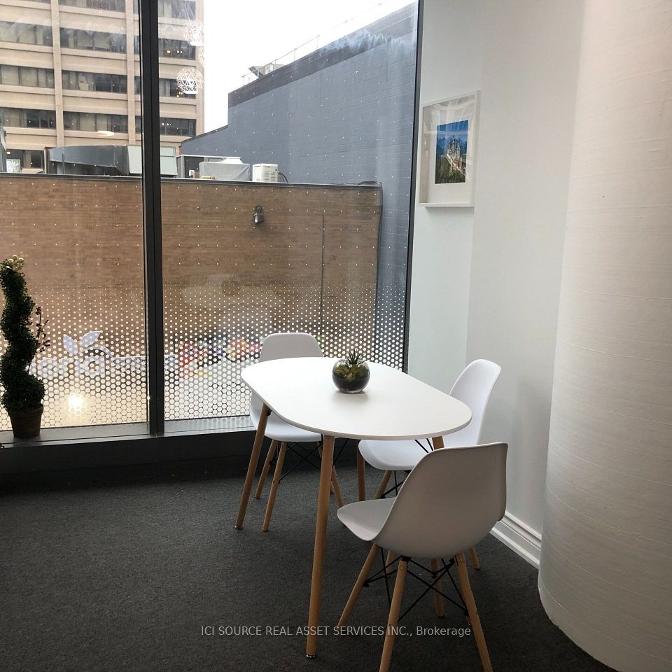 15 Wellesley Street W 213, Toronto, ON M4Y 0G7