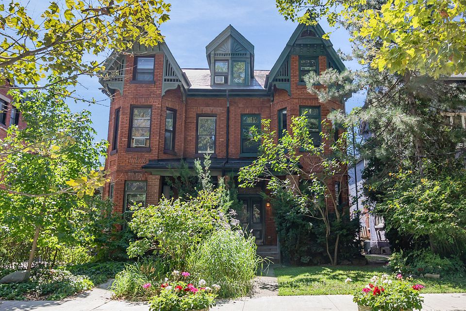 Att/Row/Townhouse at 89 Willcocks Street Lower, Toronto, ON M5S 1C9, Toronto C01