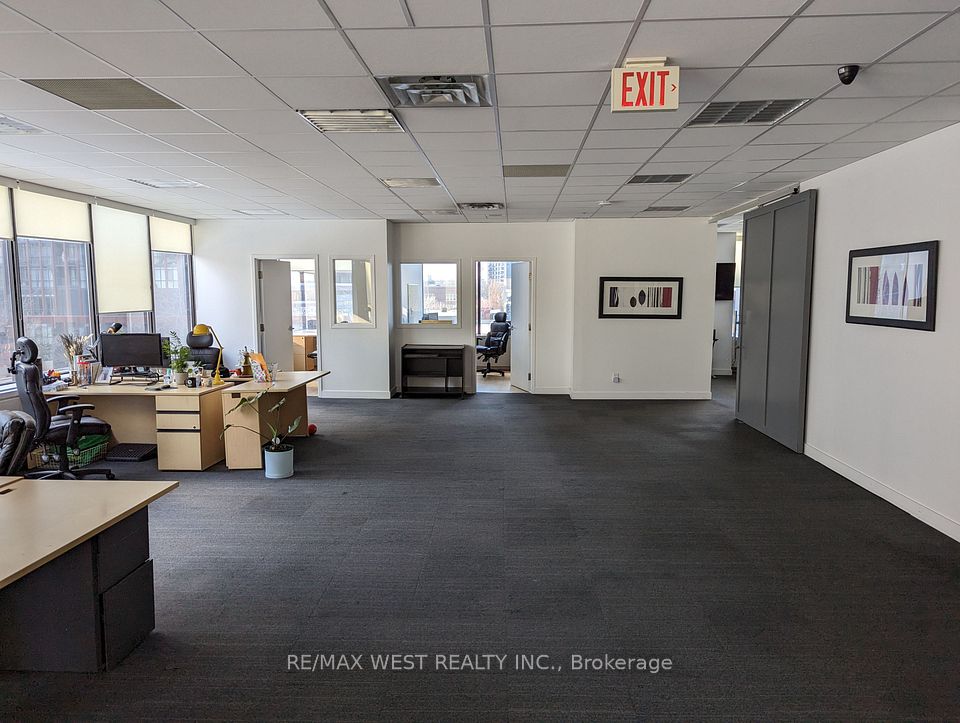 920 Yonge Street 530, Toronto, ON M4W 3C7