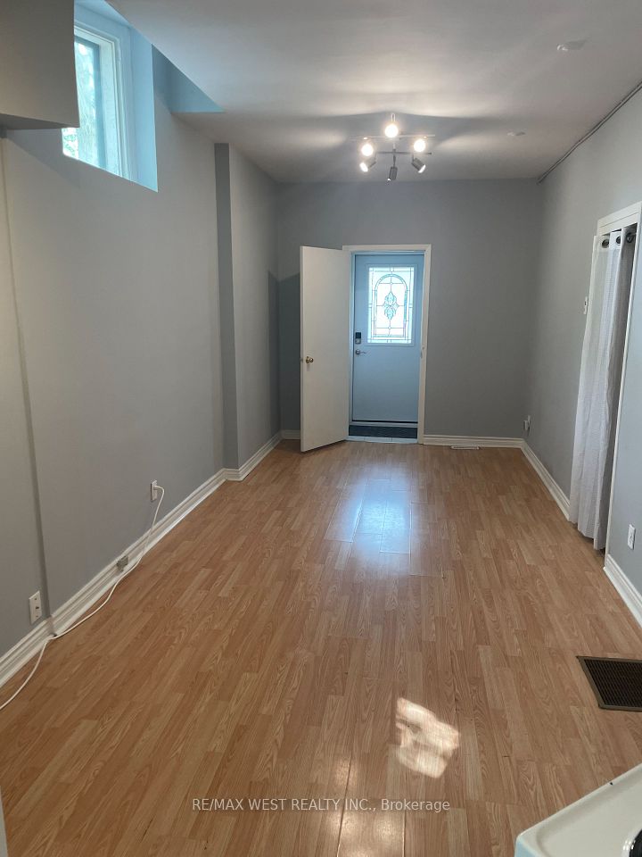 Semi-Detached  at 281 Howland Avenue Main Floor, Toronto, ON M5R 3B8, Toronto C02