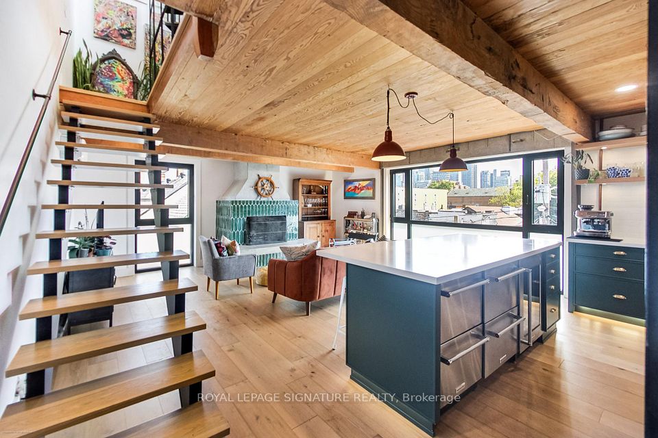Detached at 6 Littlehayes Lane Upper, Toronto, ON M5T 1L8, Toronto C01