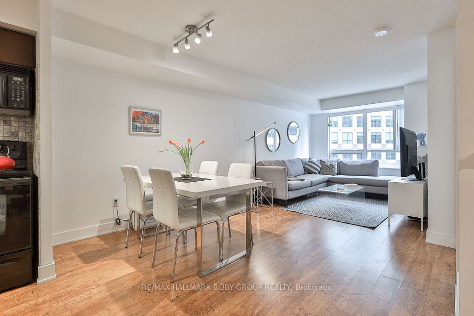 Condo Apartment at 20 Blue Jays Way 309, Toronto, ON M5V 3W6, Toronto C01