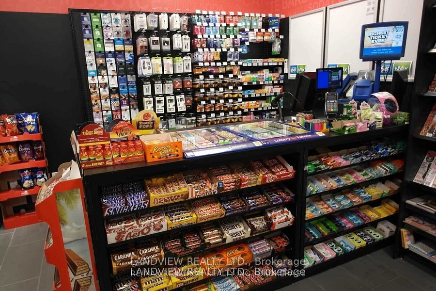 205 College Street 2, Toronto, ON M5T 1P9