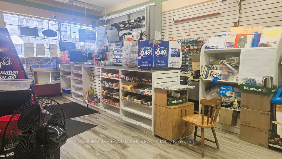 550 SHEPPARD Avenue W, Toronto, ON M3H 2R9