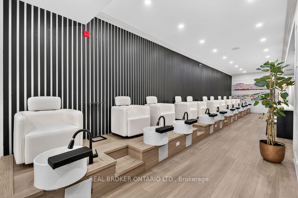 803 Dundas Street W, Toronto, ON M6J 1V2