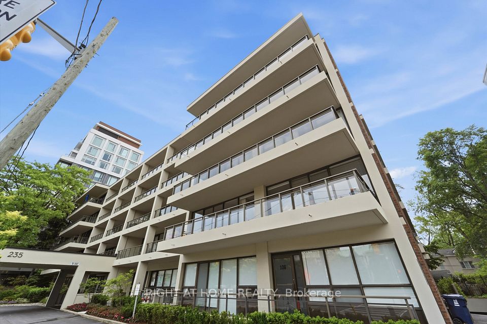 235 St Clair Avenue W 109, Toronto, ON M4V 1R4