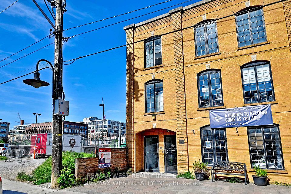 31 Atlantic Avenue Upper, Toronto, ON M6K 3E7