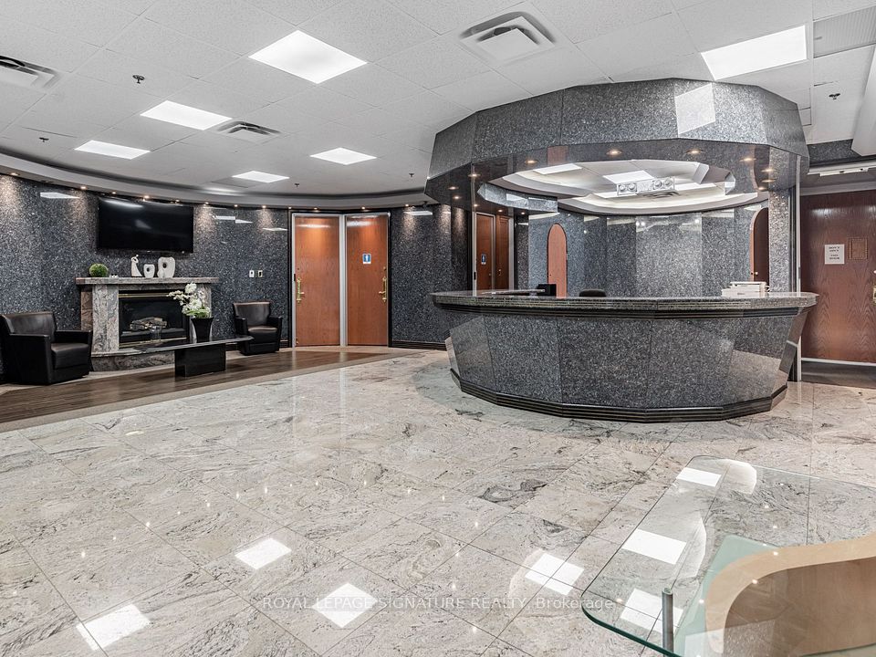 25 Mallard Road, Toronto, ON M3B 1S4
