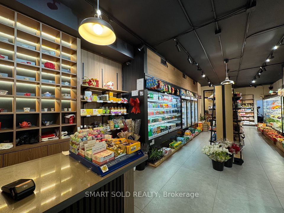 2001 Yonge Street, Toronto, ON M4S 1Z8
