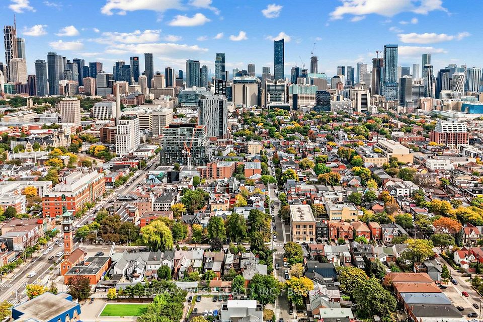 90 Oxford Street, Toronto, ON M5T 1P3