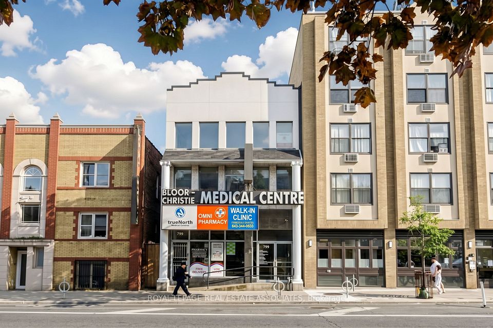 799 Bloor Street W, Toronto, ON M6G 1L8