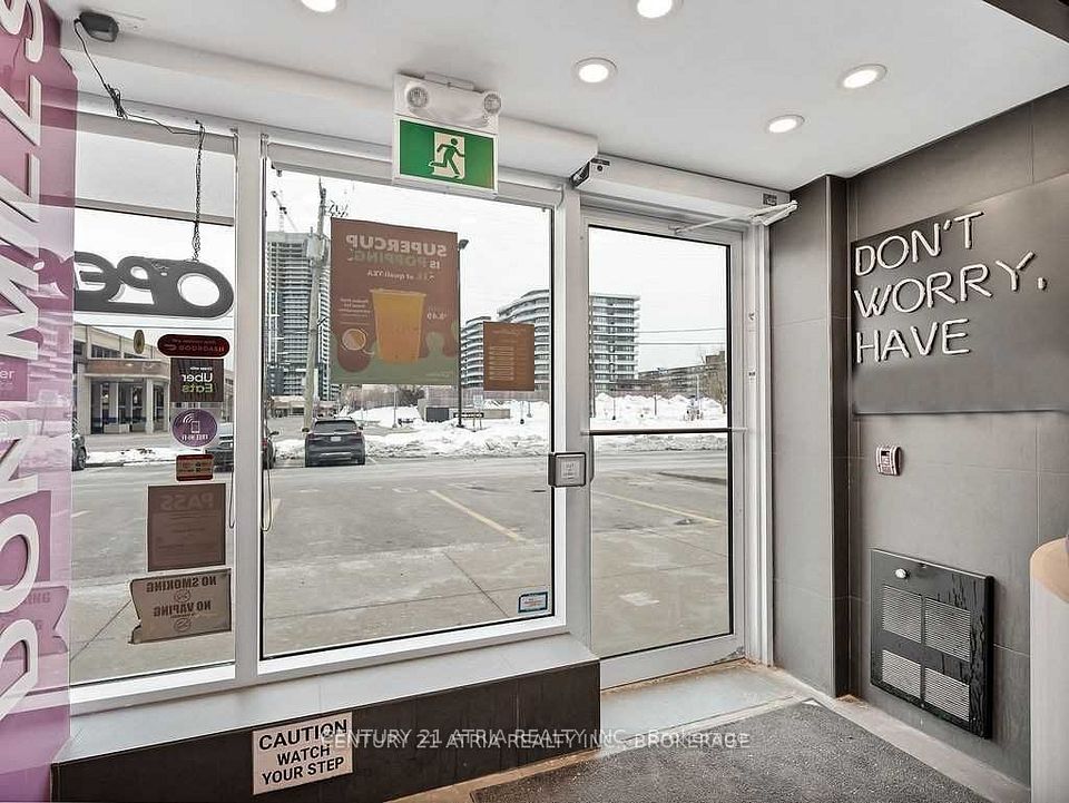 895 Lawrence Avenue E 15, Toronto, ON M3C 3L2