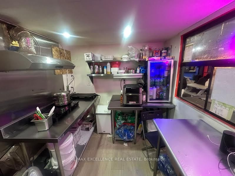335 Yonge Street 3, Toronto, ON M5B 1C1