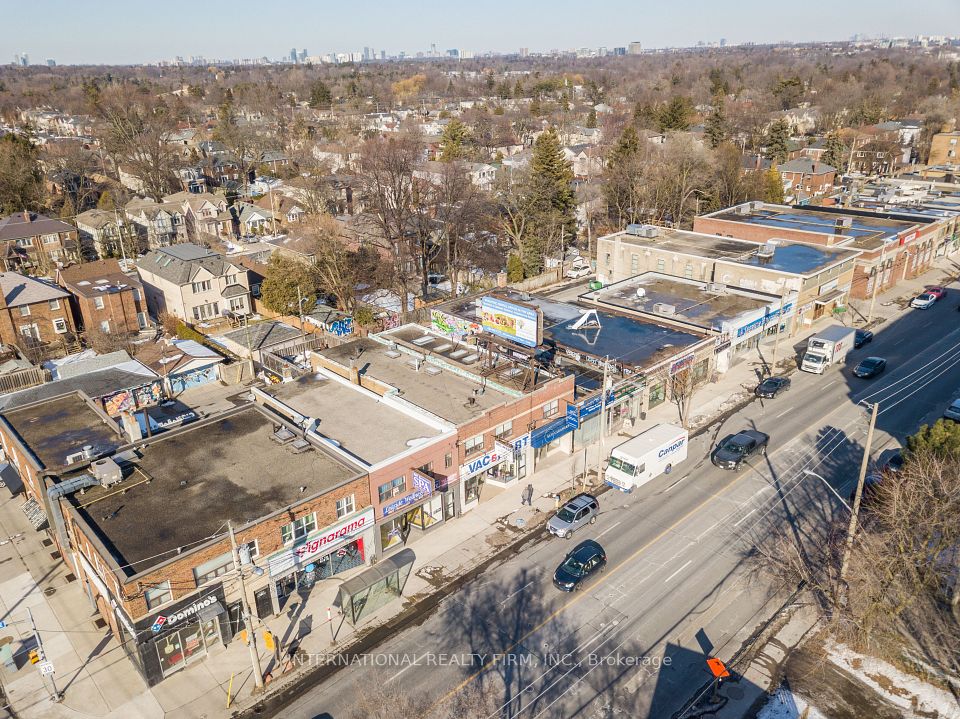 796-800 Eglinton Avenue E, Toronto, ON M4G 2L1