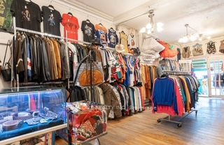 27 Kensington Avenue, Toronto, ON M5T 2J8