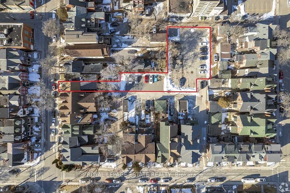 114 Baldwin Street, Toronto, ON M5T 1L6