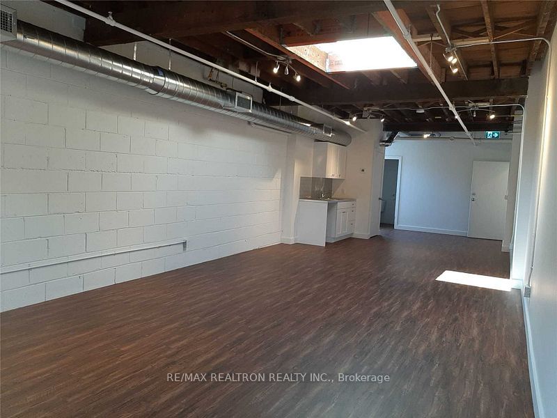 135 Tecumseth Street 9B2, Toronto, ON M6J 2H2