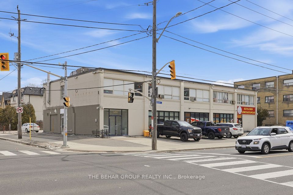 3645 Bathurst Street, Toronto, ON M6A 2E4