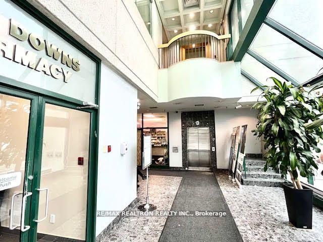 3910 Bathurst Street 201, Toronto, ON M3H 5Z3