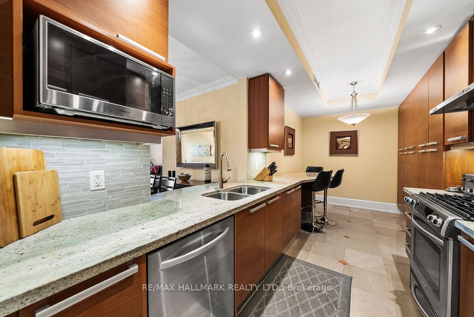 662 Sheppard Avenue E 807C, Toronto, ON M2K 3E6 8