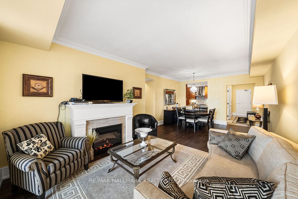 662 Sheppard Avenue E 807C, Toronto, ON M2K 3E6 4