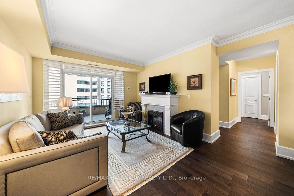 662 Sheppard Avenue E 807C, Toronto, ON M2K 3E6 2