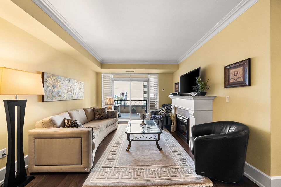 662 Sheppard Avenue E 807C, Toronto, ON M2K 3E6 3