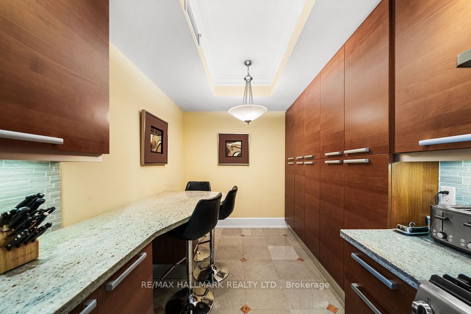 662 Sheppard Avenue E 807C, Toronto, ON M2K 3E6 11