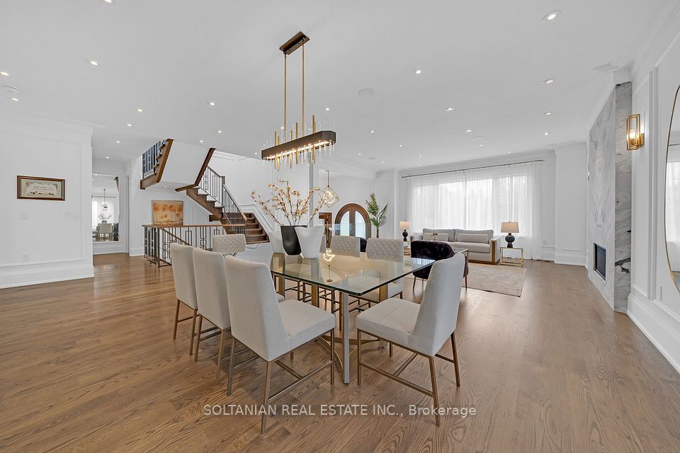 15 Calvin Avenue, Toronto, ON M2N 5E4 14