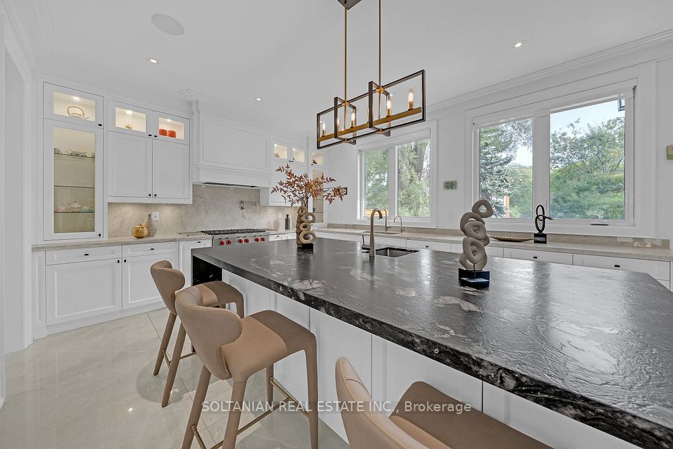 15 Calvin Avenue, Toronto, ON M2N 5E4 15