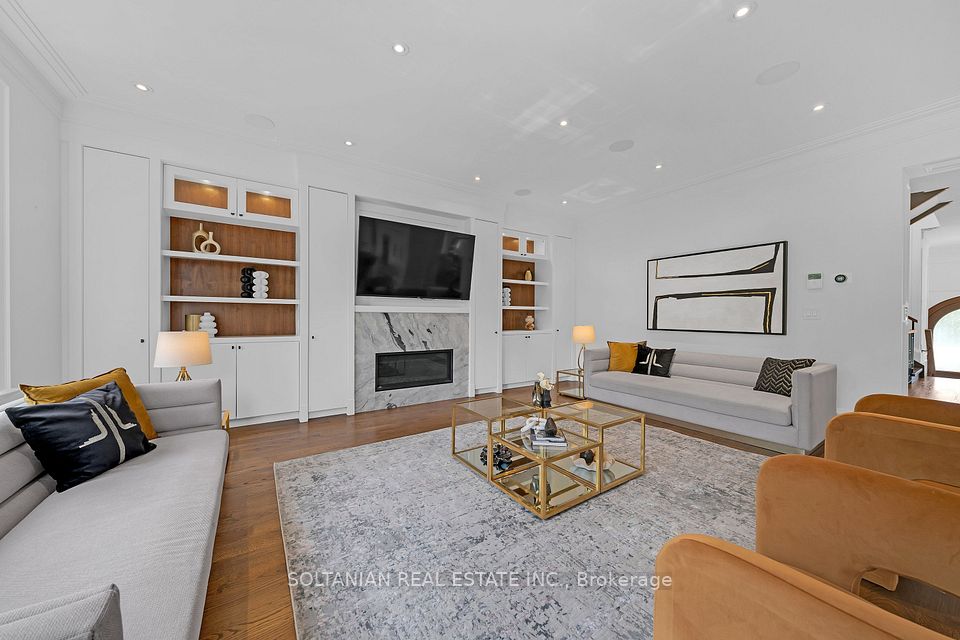 15 Calvin Avenue, Toronto, ON M2N 5E4 18