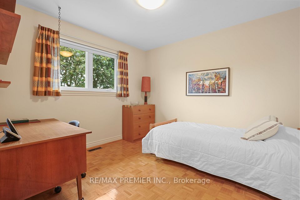 19 Temagami Court, Toronto, ON M2M 4E6 15