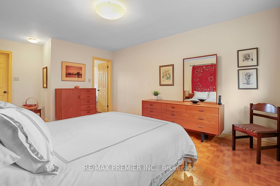 19 Temagami Court, Toronto, ON M2M 4E6 13