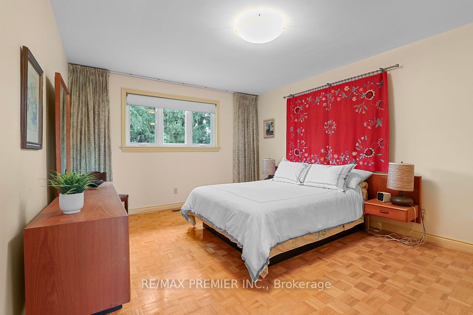 19 Temagami Court, Toronto, ON M2M 4E6 12