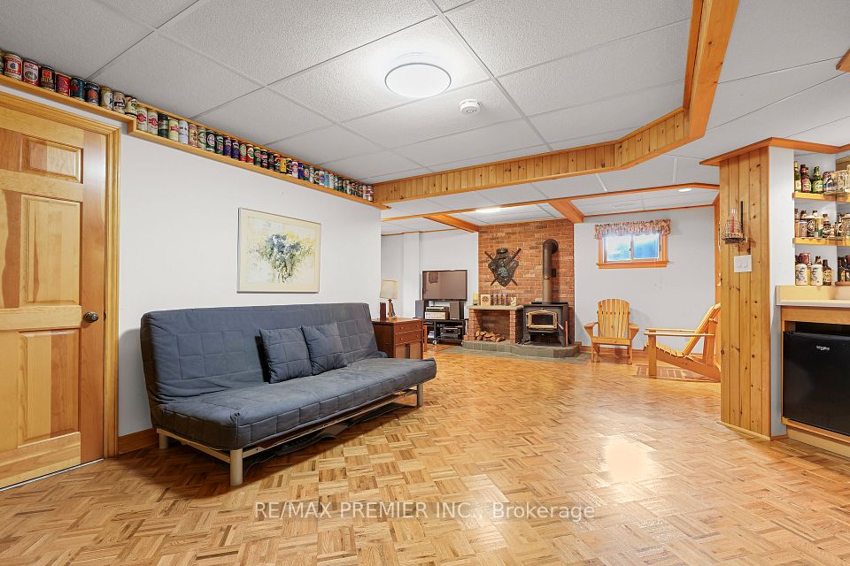 19 Temagami Court, Toronto, ON M2M 4E6 17