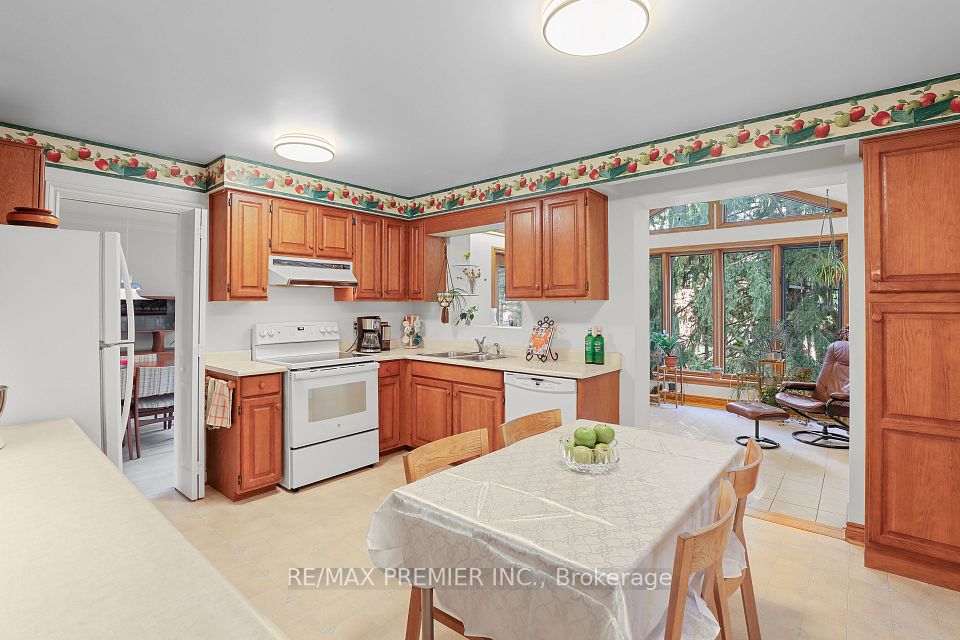 19 Temagami Court, Toronto, ON M2M 4E6 8