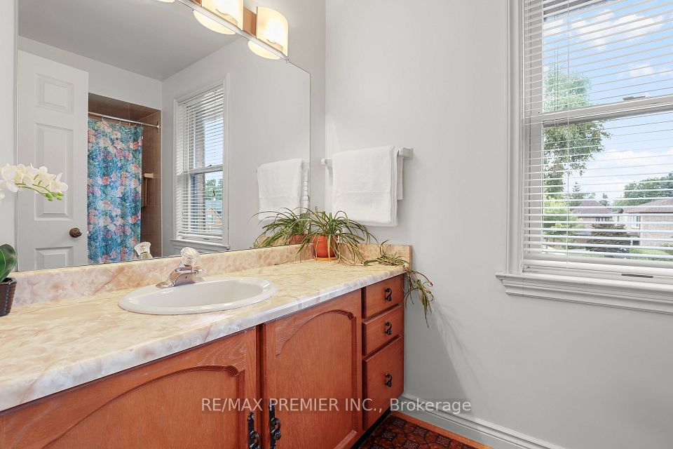 19 Temagami Court, Toronto, ON M2M 4E6 16