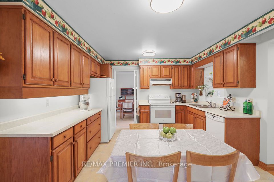 19 Temagami Court, Toronto, ON M2M 4E6 7