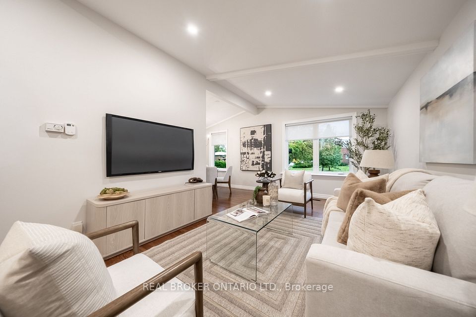 53 Kingslake Road, Toronto, ON M2J 3E4 2
