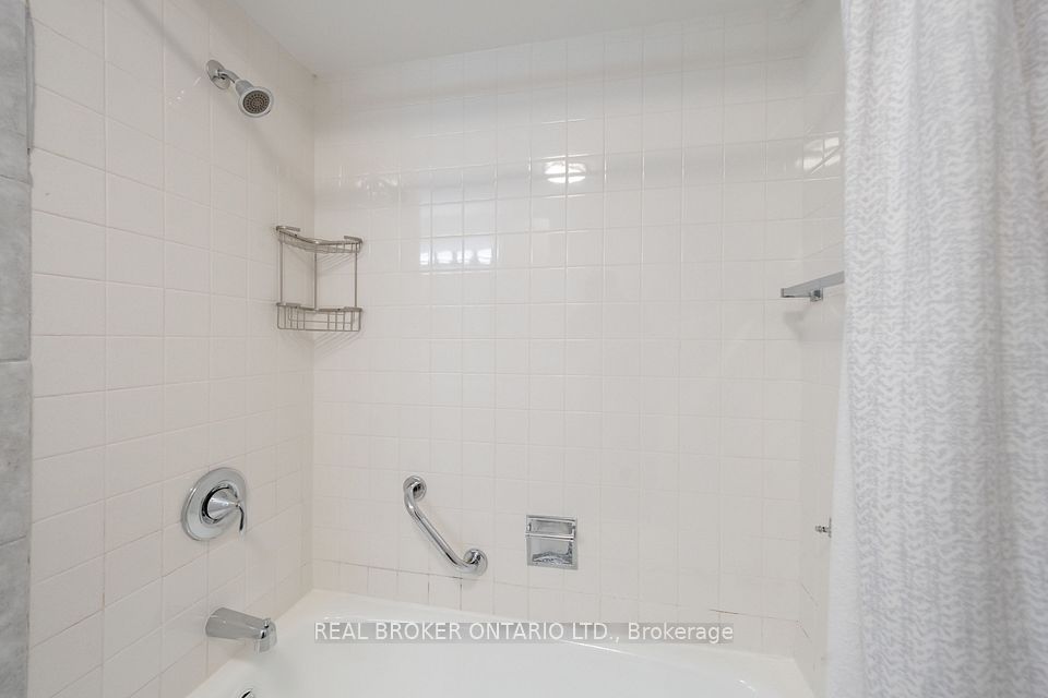 53 Kingslake Road, Toronto, ON M2J 3E4 20