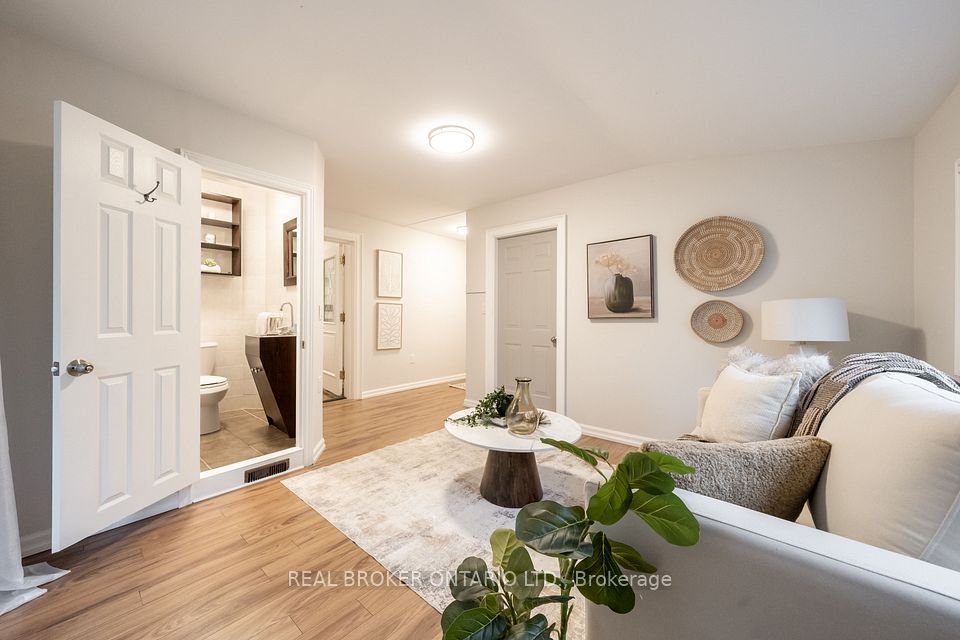 53 Kingslake Road, Toronto, ON M2J 3E4 22