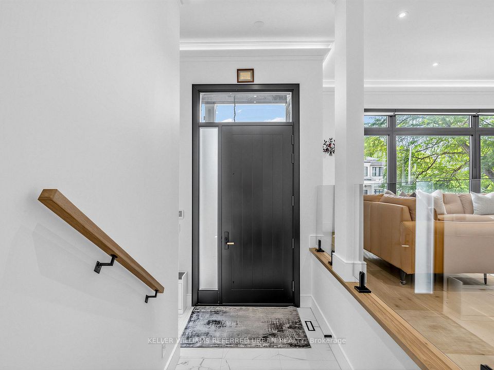 35 Lloydminster Crescent, Toronto, ON M2M 2R9 9