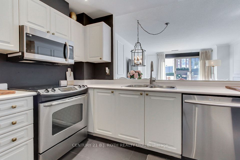 18 Concorde Place LP915, Toronto, ON M3C 3T9 11